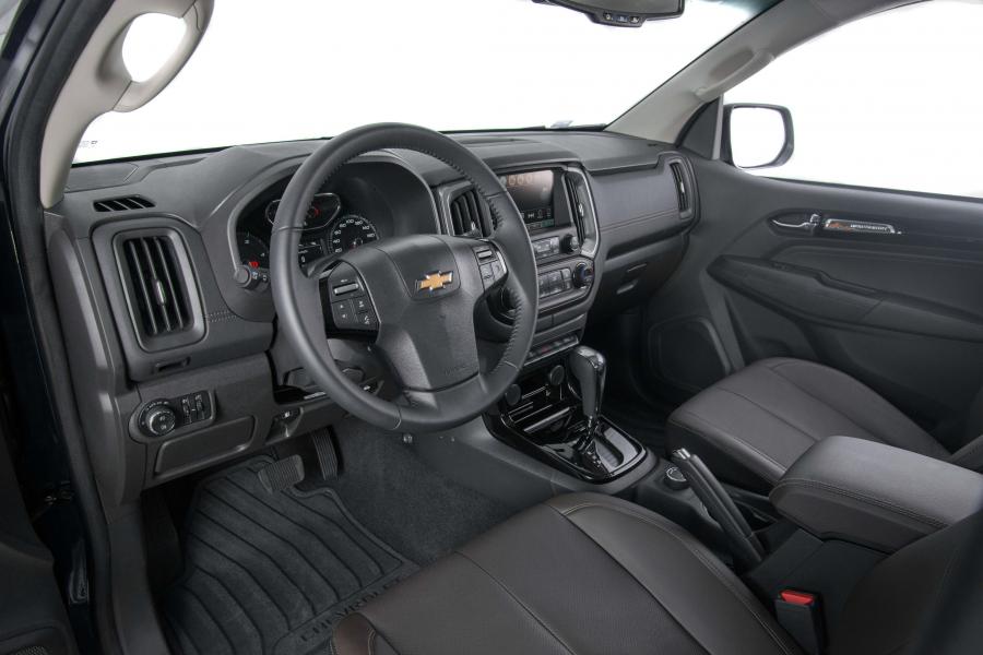 Интерьер Chevrolet S10 High Country 2016 года  (фото 18 из 37)